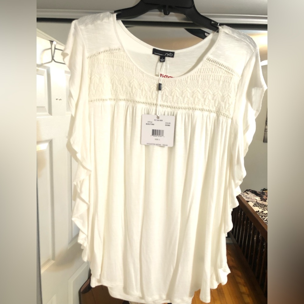 Women’s frilly top. NWT
